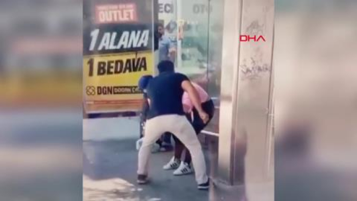 Komşusunun kızını otobüs durağında tornavida ile yaraladı;