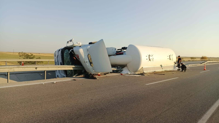 Devrilen tankerin şoförü öldü