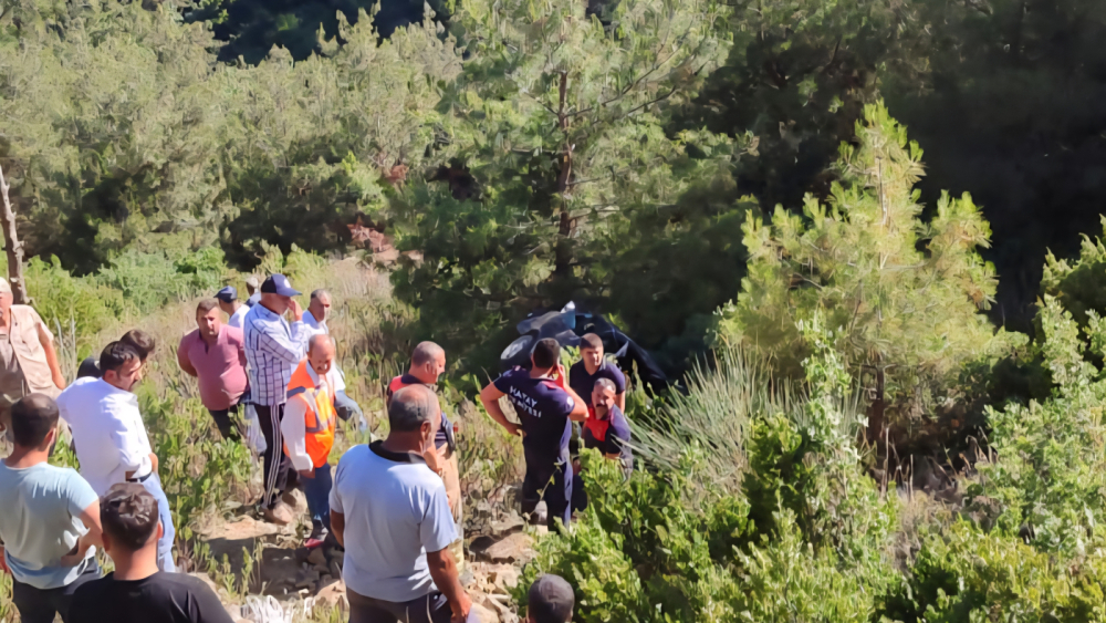 Hatay'da otomobil, 40 metreden uçuruma yuvarlandı; 1 ölü, 2 yaralı