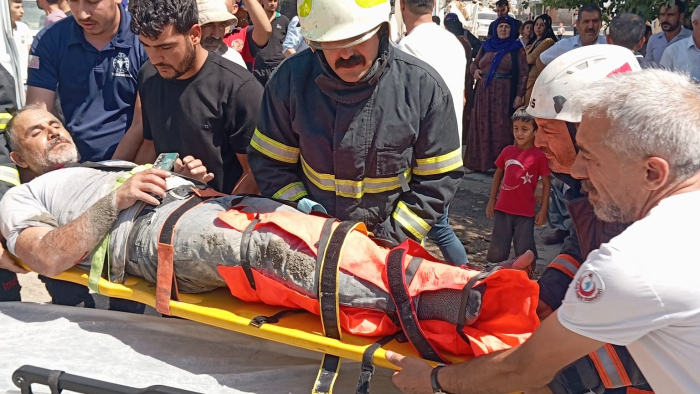 İnşaat halindeki binada betön dökümü sırasında çökme; 7 işçi yaralı