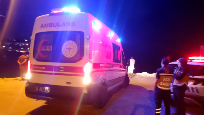 Silivri'de otomobil denize düştü; içindeki kişi son anda kurtuldu