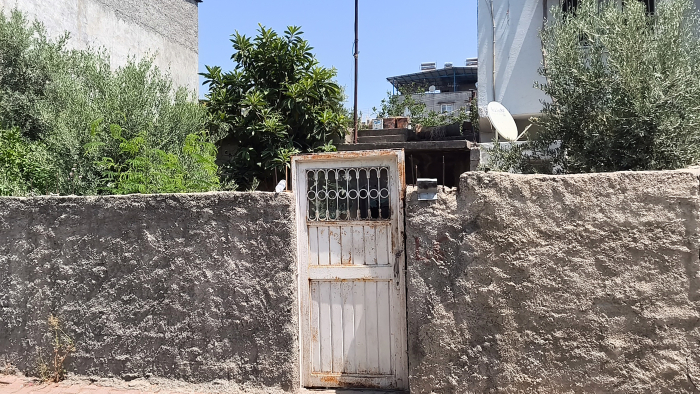 Para vermeyen annesini sopayla döverek öldürdü